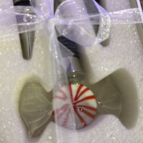 Christmas items hanging Santa + wine bottle decor - Picture 6 of 9